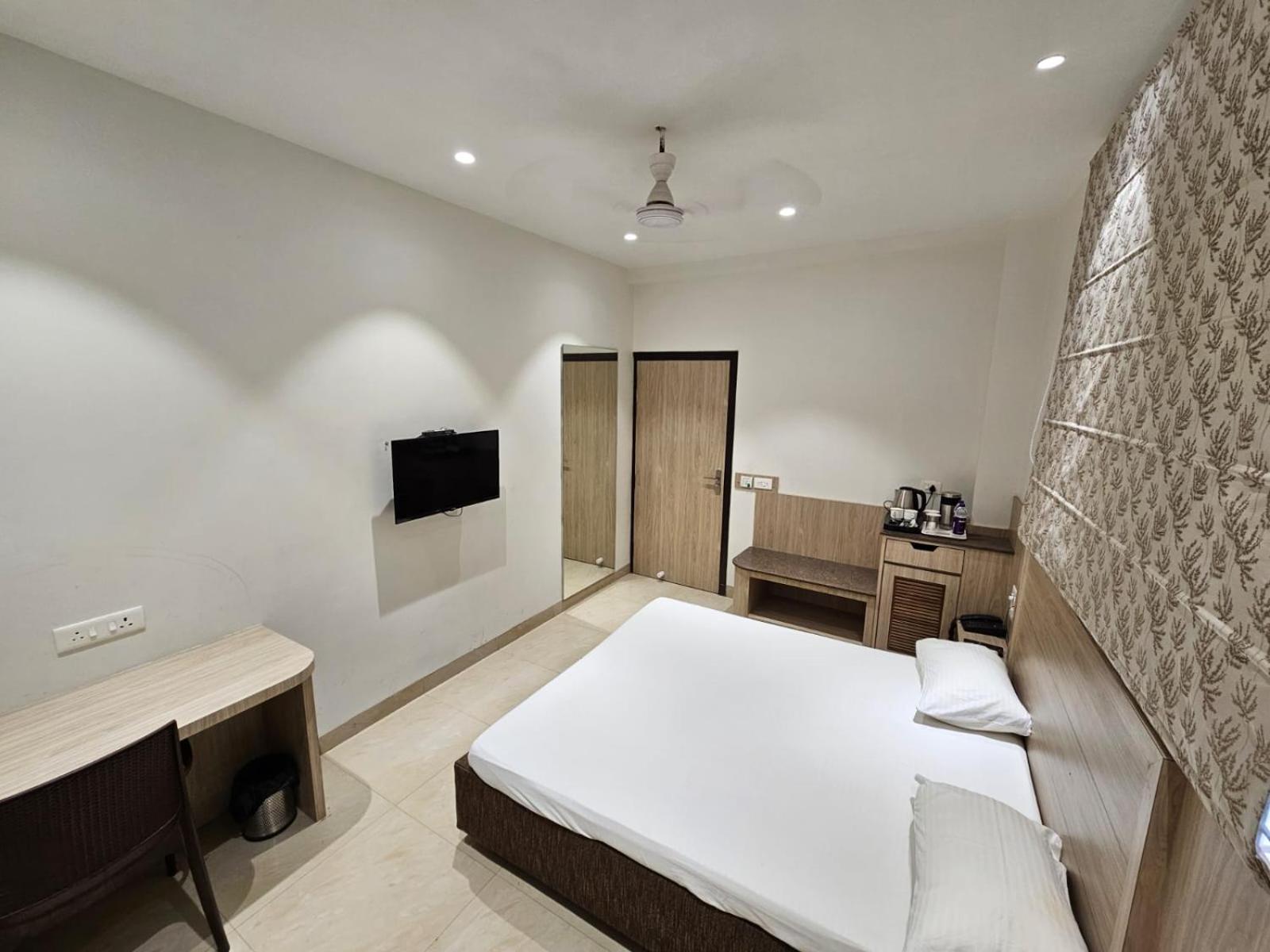 Hotel Bagla Atithi Banaras Varanasi Exterior photo