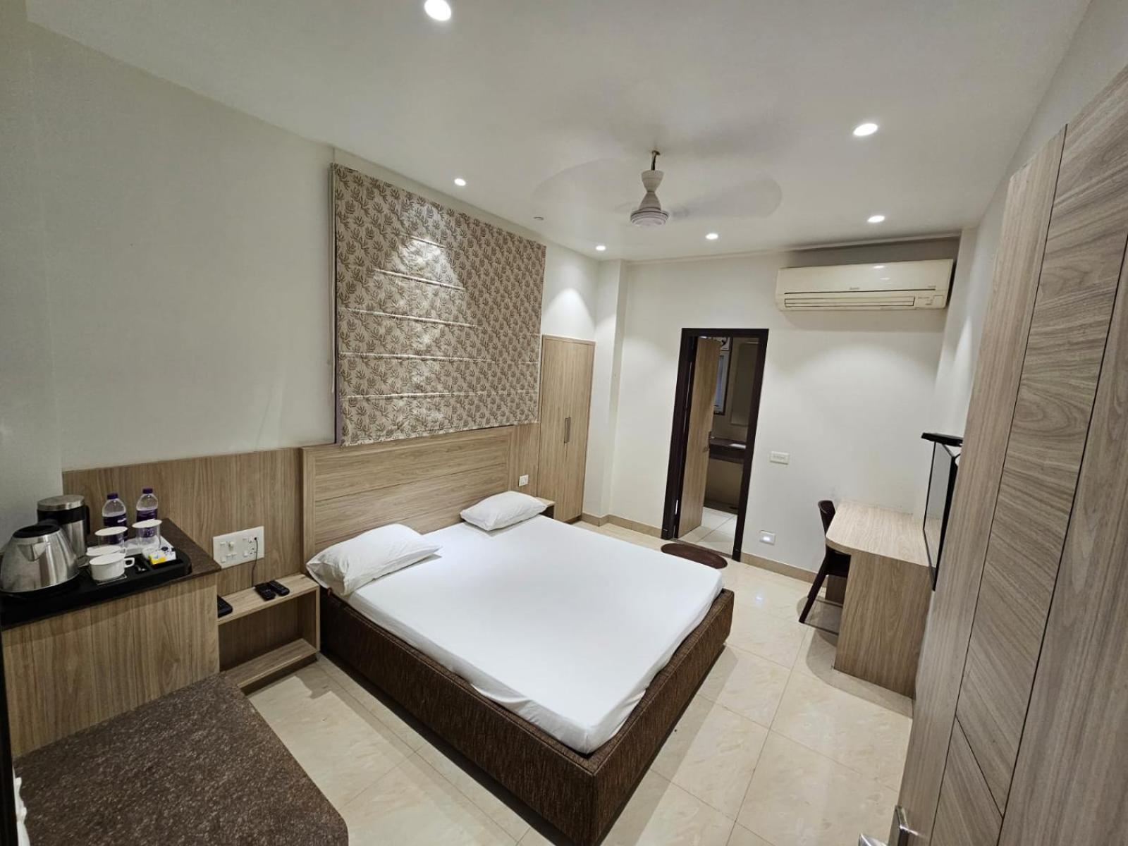 Hotel Bagla Atithi Banaras Varanasi Exterior photo
